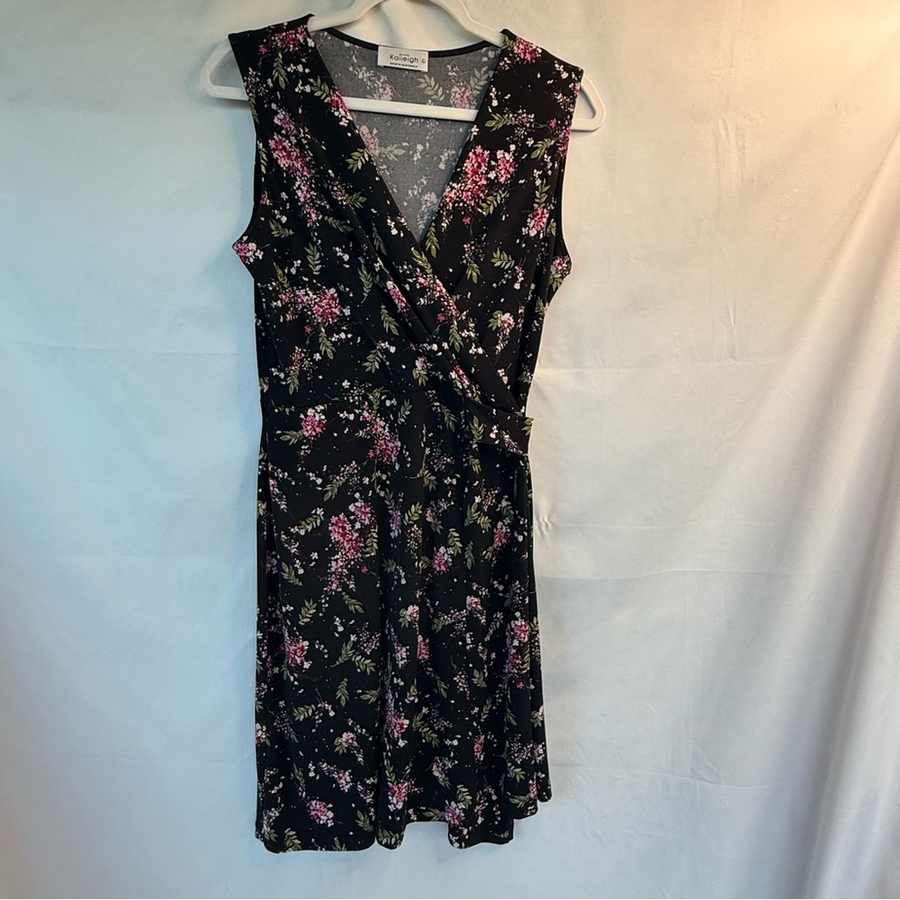 Kaileigh Size L Black Sleeveless Floral Dress